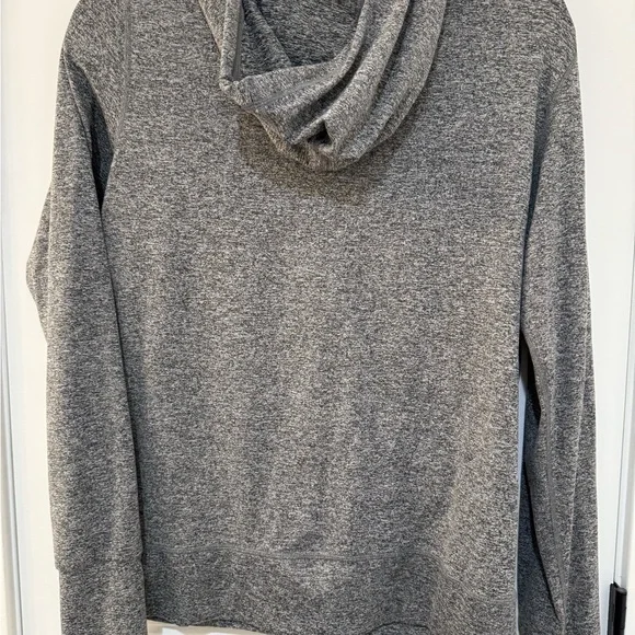 Vuori Women’s Gray Zip-Up Hoodie Sweater - Picture 6 of 6
